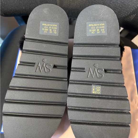 Stuart Weitzman Zoe Lift Chill Furry Sandals Black NEW IN BOX - Picture 6 of 14